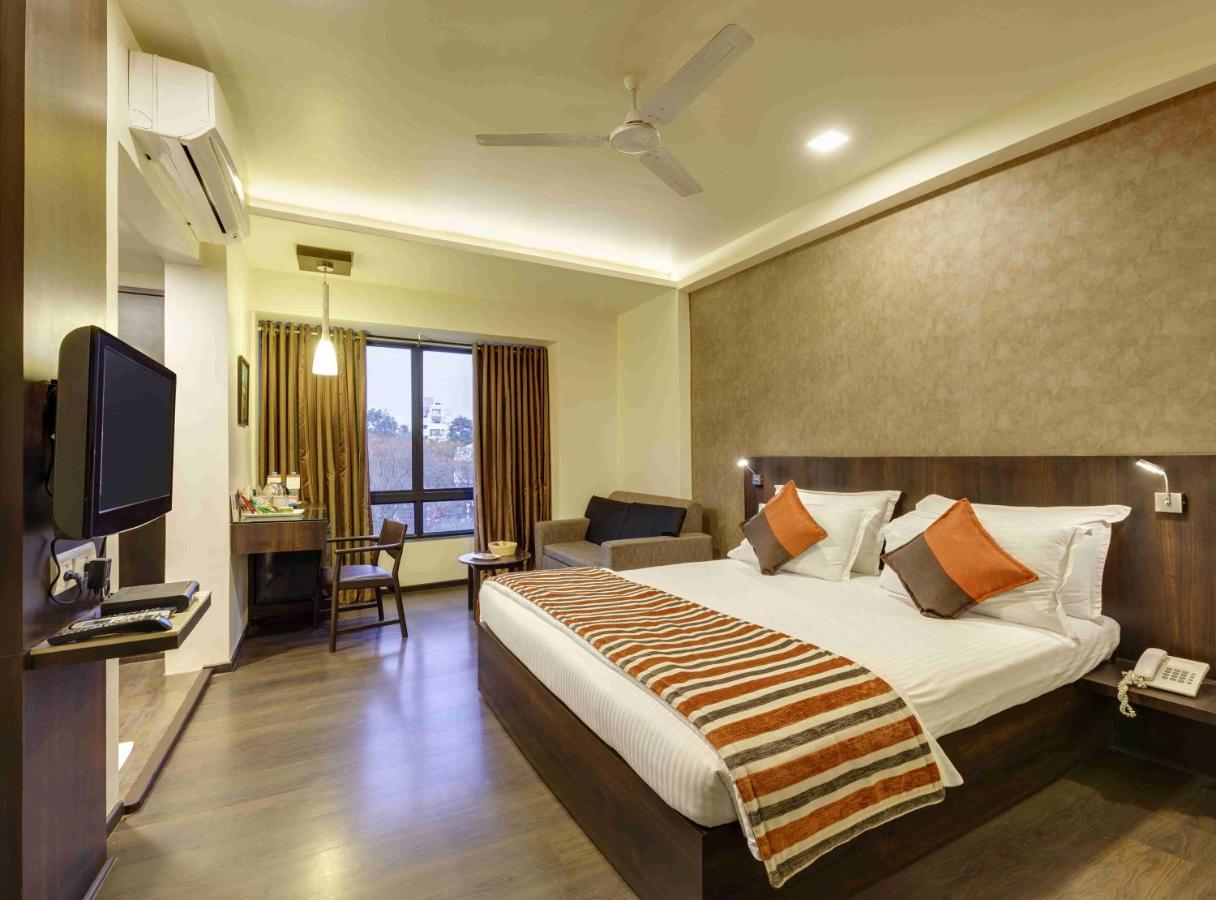 Regenta Place Raysons Kolhapur Extérieur photo