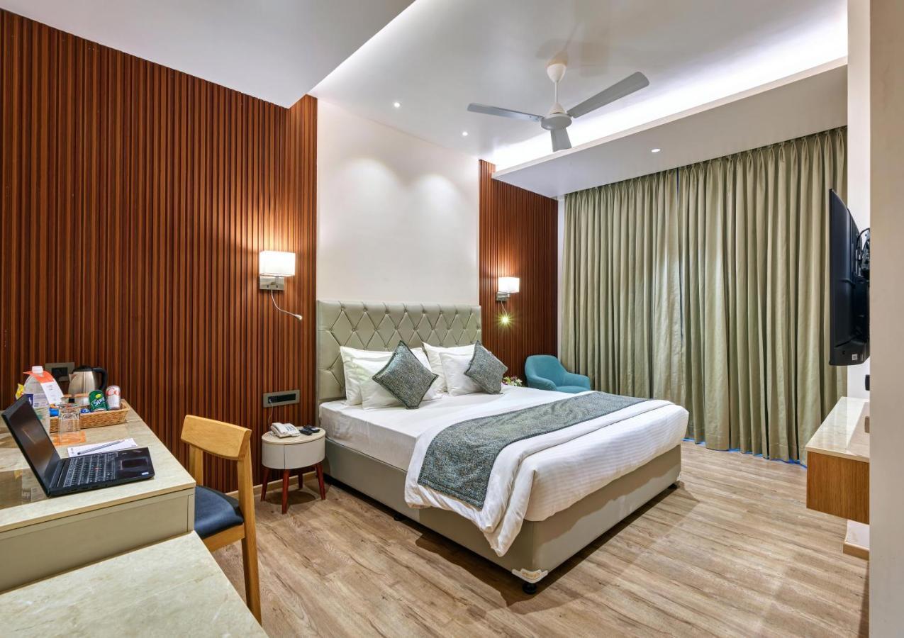 Regenta Place Raysons Kolhapur Extérieur photo