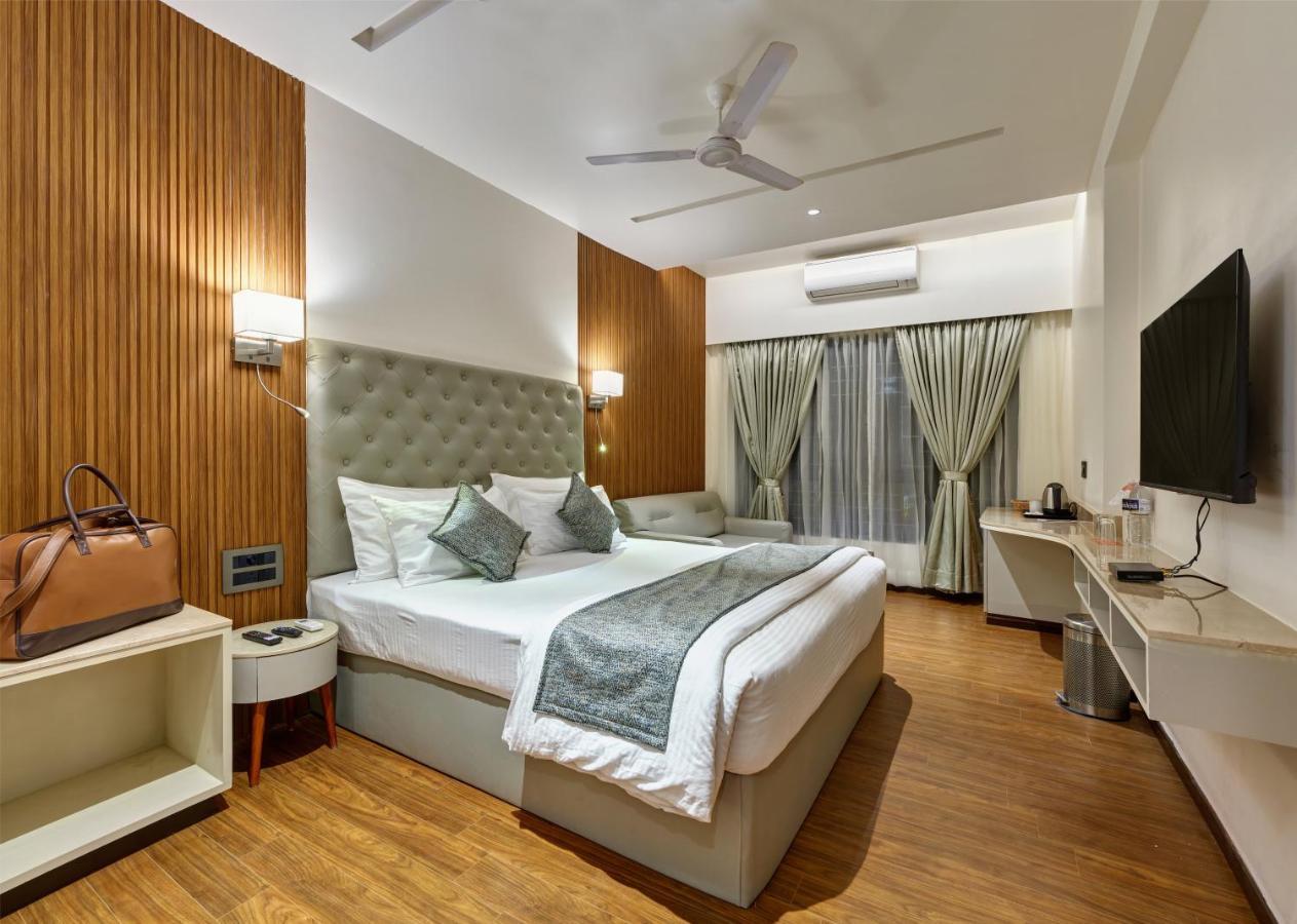 Regenta Place Raysons Kolhapur Extérieur photo