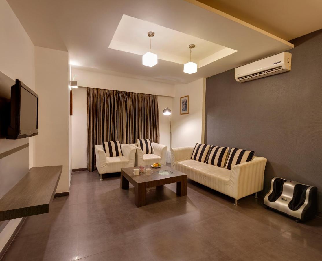 Regenta Place Raysons Kolhapur Extérieur photo