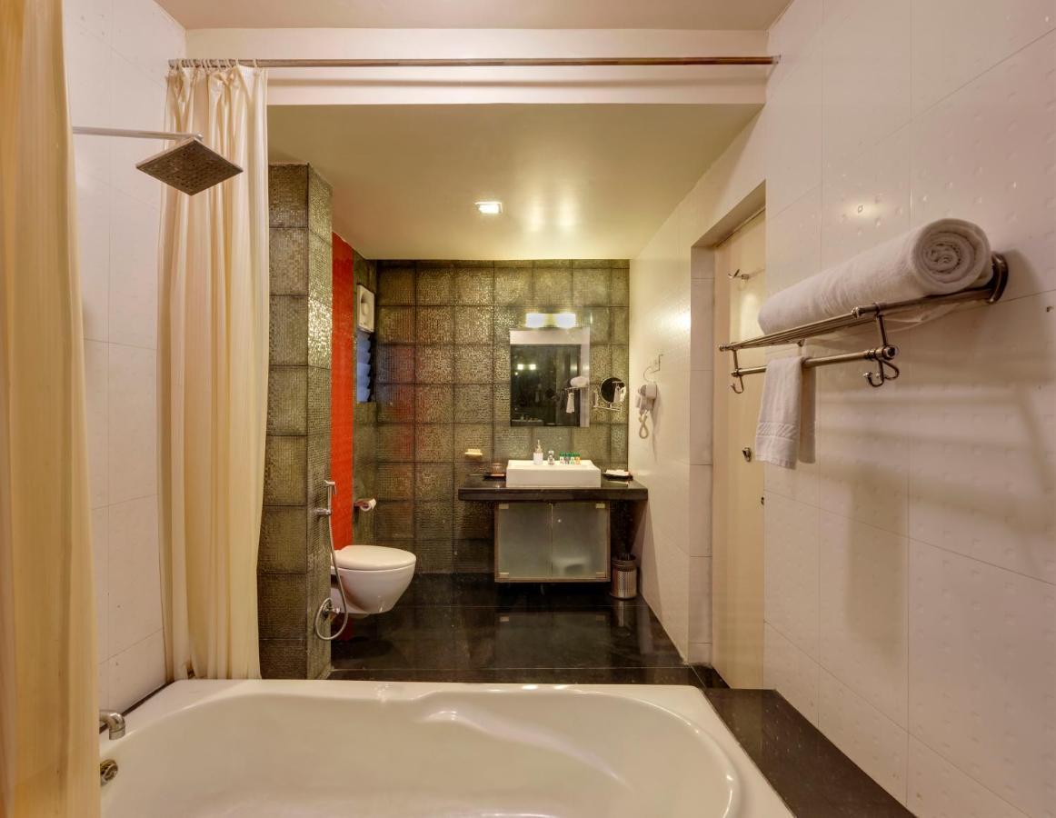 Regenta Place Raysons Kolhapur Extérieur photo