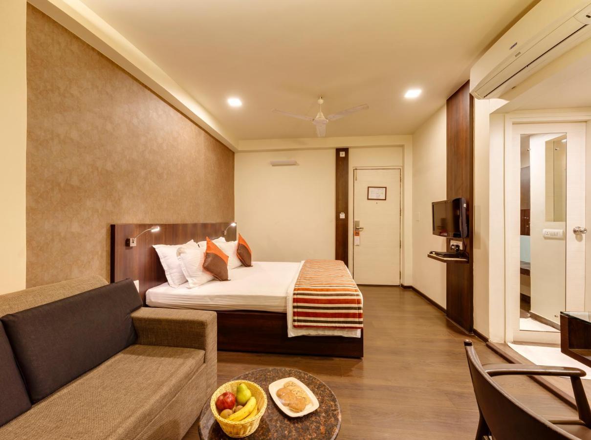 Regenta Place Raysons Kolhapur Extérieur photo