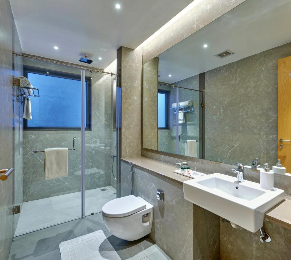 Regenta Place Raysons Kolhapur Extérieur photo