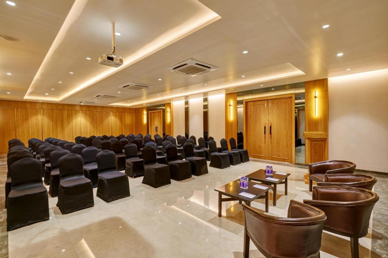Regenta Place Raysons Kolhapur Extérieur photo