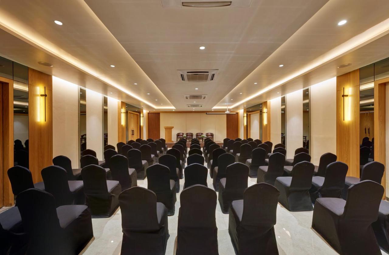 Regenta Place Raysons Kolhapur Extérieur photo