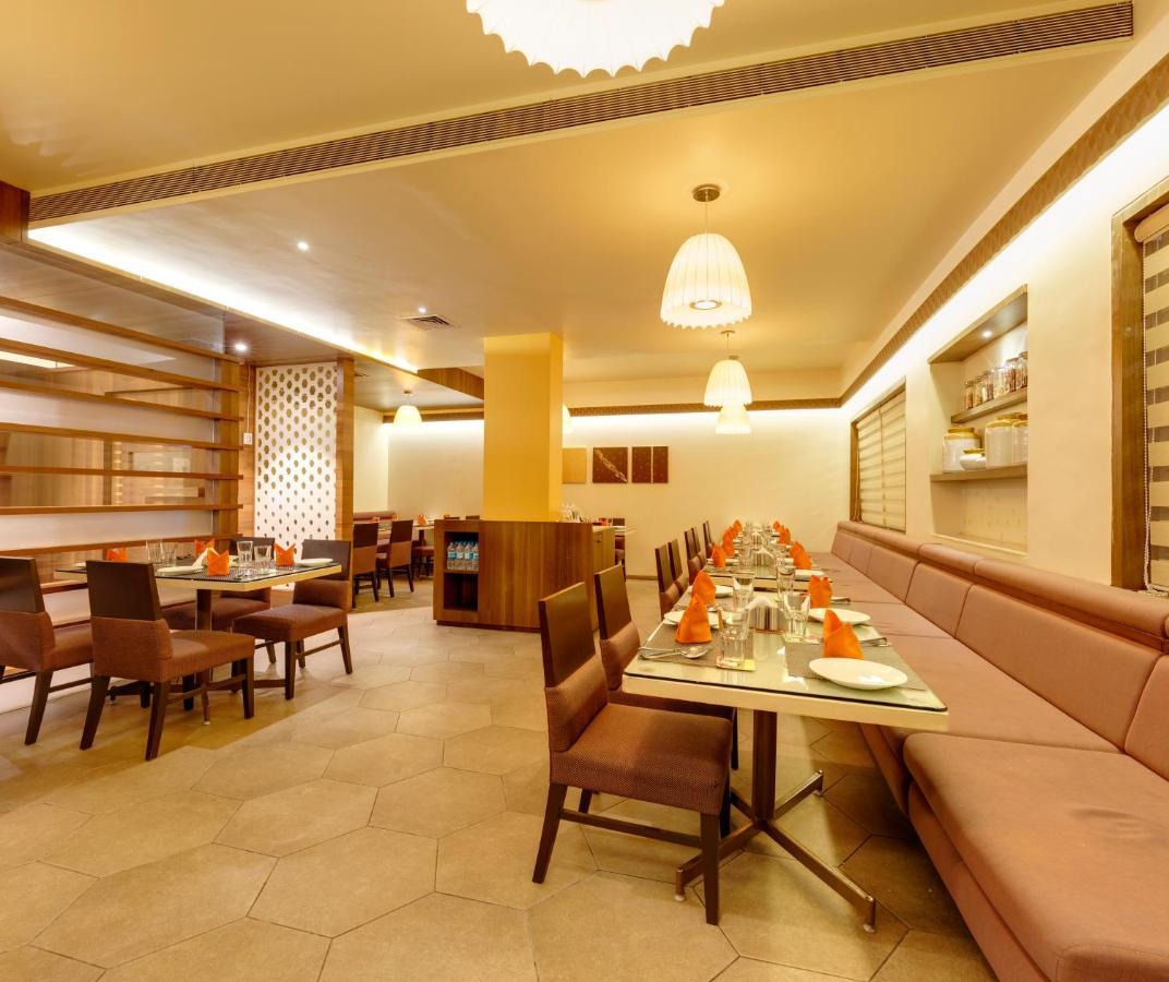 Regenta Place Raysons Kolhapur Extérieur photo