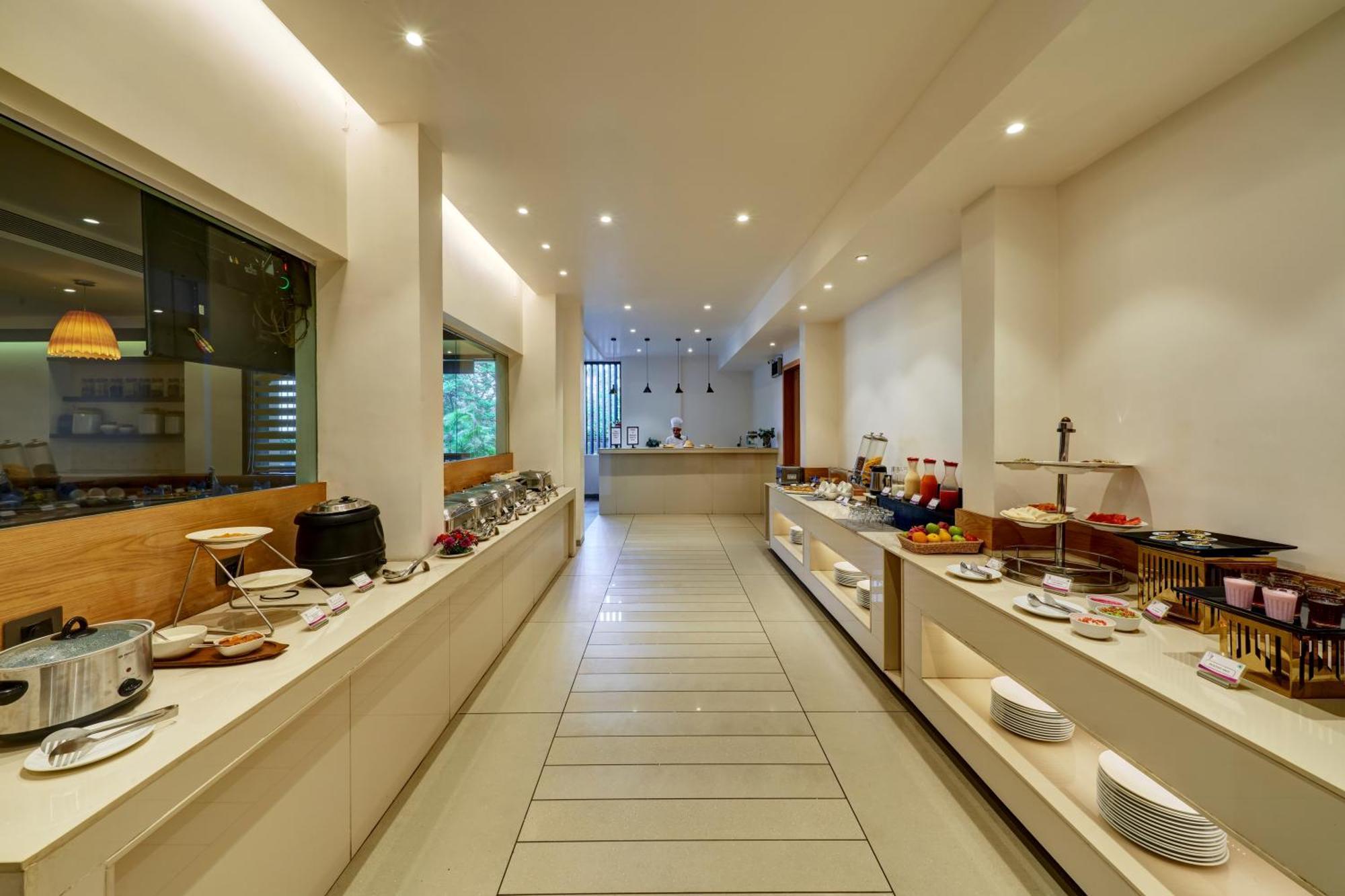 Regenta Place Raysons Kolhapur Extérieur photo